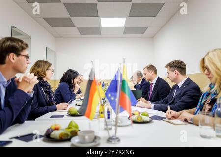 Annalena Baerbock Buendnis 90/Die Gruenen, Bundesaussenministerin, trifft Gabrielius Landsbergis, Aussenminister von Litauen, a Berlino, 30.09.2024. Fotografiert im Auftrag des Auswaertigen Amtes. Berlin Deutschland *** Annalena Baerbock Buendnis 90 Die Gruenen , Ministro federale degli esteri, incontra Gabrielius Landsbergis, Ministro degli esteri della Lituania, a Berlino, 30 09 2024 fotografato per conto del Ministero federale degli affari esteri di Berlino Germania Copyright: XKiraxHofmann/AAX Foto Stock