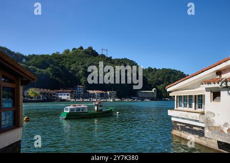 29-10-2024, Vista di Pasaia Donibane, un piccolo villaggio di pescatori situato a Guipuzkoa Foto Stock