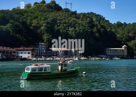 29-10-2024, Vista di Pasaia San Pedro da Pasai Donibane, un piccolo villaggio di pescatori situato a Guipuzkoa Foto Stock