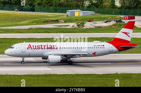 Zurigo, Svizzera, 4 maggio 2024: Un Airbus A320-214 dell'Austrian Airlines decolla dalla pista dell'aeroporto di Zurigo. Registrazione OE-LBM. (Foto di AN Foto Stock