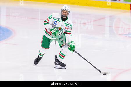 Zurigo, Svizzera, 17 agosto 2024: N. 20 Felix Svensson, difensore Rögle U18 Team. (Foto di Andreas Haas/dieBildmanufaktur) Foto Stock