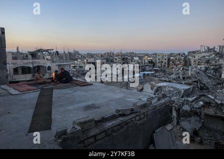 Gaza, Gaza, Palestina. 30 settembre 2024. Vita quotidiana nella città di Khan Yunis, a sud della Striscia di Gaza, il 30 settembre 2024. (Credit Image: © Saher Alghorra/ZUMA Press Wire) SOLO PER USO EDITORIALE! Non per USO commerciale! Foto Stock