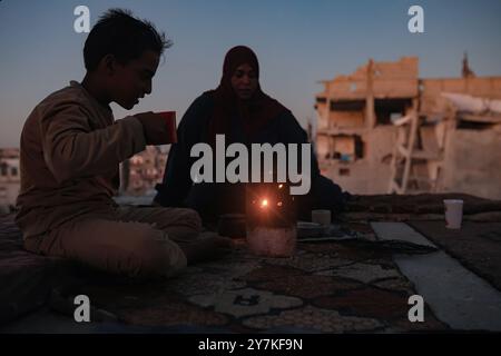 Gaza, Gaza, Palestina. 30 settembre 2024. Vita quotidiana nella città di Khan Yunis, a sud della Striscia di Gaza, il 30 settembre 2024. (Credit Image: © Saher Alghorra/ZUMA Press Wire) SOLO PER USO EDITORIALE! Non per USO commerciale! Foto Stock