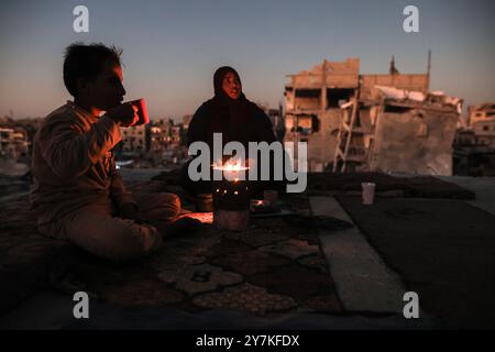 Gaza, Gaza, Palestina. 30 settembre 2024. Vita quotidiana nella città di Khan Yunis, a sud della Striscia di Gaza, il 30 settembre 2024. (Credit Image: © Saher Alghorra/ZUMA Press Wire) SOLO PER USO EDITORIALE! Non per USO commerciale! Foto Stock