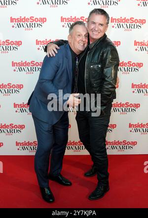 Ross Boatman (a sinistra) e Shane Richie agli Inside Soap Awards, al salsa Temple di Londra. Data foto: Lunedì 30 settembre 2024. Foto Stock