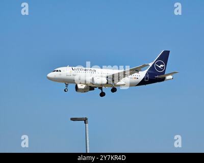 Francoforte, Assia, Germania - 13 agosto 2024: Aeroporto Lufthansa Airbus A319-114 D-AILD fra Frankfurt Foto Stock