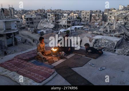 Gaza, Gaza, Palestina. 30 settembre 2024. Vita quotidiana nella città di Khan Yunis, a sud della Striscia di Gaza, il 30 settembre 2024. (Credit Image: © Saher Alghorra/ZUMA Press Wire) SOLO PER USO EDITORIALE! Non per USO commerciale! Foto Stock