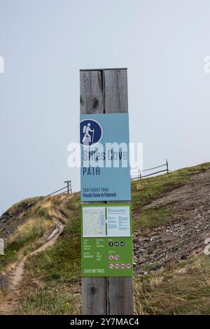 East Coast Trail Stiles Cove Path, insegna a Pouch Cove, Newfoundland & Labrador, Canada Foto Stock