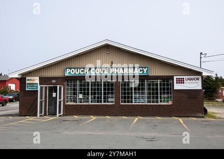 Pouch Cove Pharmacy sulla Main Road a Pouch Cove, Newfoundland & Labrador, Canada Foto Stock