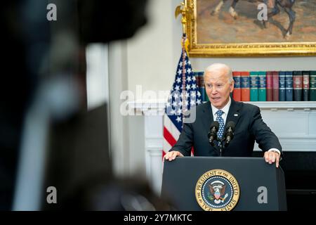 Washington DC, Stati Uniti. 30 settembre 2024. Il presidente degli Stati Uniti Joe Biden pronuncia osservazioni sugli sforzi di risposta della sua amministrazione all'uragano Helene nella sala Roosevelt della Casa Bianca di Washington, DC, lunedì 30 settembre 2024. Credito: Bonnie Cash/Pool tramite CNP/MediaPunch credito: MediaPunch Inc/Alamy Live News Foto Stock