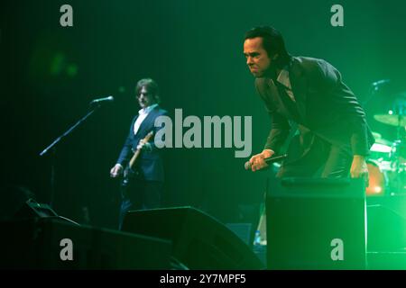 L'artista australiano Nick Cave si esibisce con i Bad Seeds alla Uber Arena di Berlino per il Wild Dog Tour Foto Stock