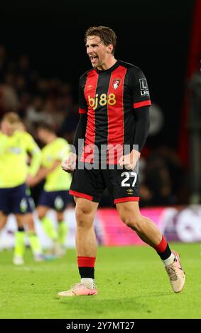 Vitality Stadium, Boscombe, Dorset, Regno Unito. 30 settembre 2024. Premier League Football, AFC Bournemouth contro Southampton; Zabarnyi celebra la vittoria Credit: Action Plus Sports/Alamy Live News Foto Stock