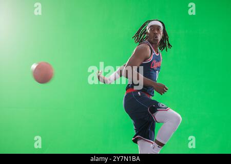 Los Angeles, Stati Uniti. 30 settembre 2024. Terance Mann #14 dei Los Angeles Clippers partecipa al Media Day di LA Clippers all'Intuit Dome. (Foto di Ringo Chiu/SOPA Images/Sipa USA) credito: SIPA USA/Alamy Live News Foto Stock
