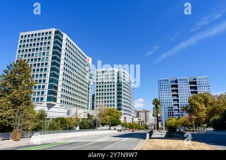 Alti edifici per uffici della sede centrale di Adobe World in Park Avenue nel centro di San Jose, California, USA - 15 settembre 2024 Foto Stock