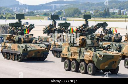 Seongnam, Corea del Sud. 25 settembre 2024. L'unità di meccanizzazione antiaerea della Corea del Sud è stata osservata durante il 76° anniversario della giornata pre-mediatica delle forze armate presso la Seoul Air Force base. La giornata delle forze armate in Corea del Sud è un evento annuale solitamente celebrato il 1° ottobre per commemorare il servizio di uomini e donne nelle forze armate della Repubblica di Corea. Il giorno in cui le forze sudcoreane ruppero il 38° parallelo nel 1950 durante la guerra di Corea. Credito: SOPA Images Limited/Alamy Live News Foto Stock