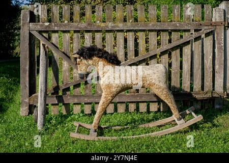 originale giocattolo a dondolo per bambini vintage ungheria Foto Stock