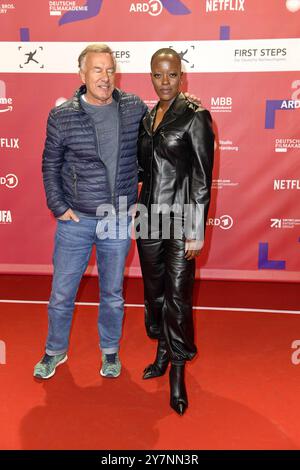 DATA RECORD NON DICHIARATA Verleihung PRIMI PASSI 2024 Nico Hofmann und Florence Kasumba bei der Verleihung PRIMI PASSI 2024 im Theater des Westens a Berlino. *** I PRIMI PASSI 2024 cerimonia di premiazione Nico Hofmann e Florence Kasumba ai PRIMI PASSI 2024 cerimonia di premiazione al Theater des Westens di Berlino Copyright: XEventpressxBerndtx Foto Stock