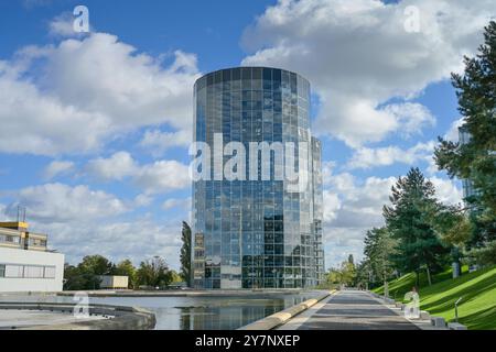 Autoturm, Autostadt Volkswagen, Wolfsburg, Niedersachsen, Deutschland *** Autoturm, Autostadt Volkswagen, Wolfsburg, bassa Sassonia, Germania Foto Stock