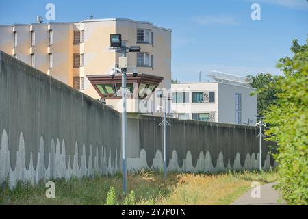 Torre di guardia e muro, prigione di Tegel, Seidelstrasse, Reinickendorf, Berlino, Germania, Wachturm und Mauer, JVA Tegel, Seidelstraße, Deutschland Foto Stock