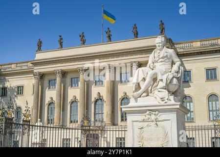 Monumento ad Alexander von Humboldt, edificio principale, Università Humboldt, Unter den Linden, Mitte, Berlino, Germania, Denkmal Alexander von Humboldt, Haup Foto Stock