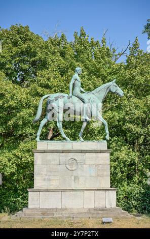 Monumento equestre, Treskowallee, pista per trotto, Karlshorst, Lichtenberg, Berlino, Germania, Reiterdenkmal, Trabrennbahn, Deutschland Foto Stock