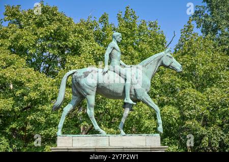 Monumento equestre, Treskowallee, pista per trotto, Karlshorst, Lichtenberg, Berlino, Germania, Reiterdenkmal, Trabrennbahn, Deutschland Foto Stock