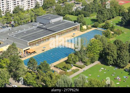 Piscina combinata, Lipschitzallee, Gropiusstadt, Neukölln, Berlino, Germania, Kombibad, Germania Foto Stock