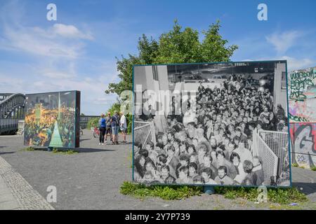 Mostra fotografica sulla caduta del muro di Berlino, resti del muro di Berlino, Bornholmer Strasse border crossing Memorial, Mitte, Berlino, Germania, foto Foto Stock