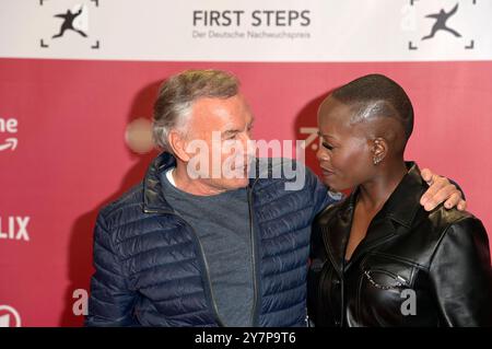 Nico Hofmann und Florence Kasumba bei der 25. Verleihung der First Steps Awards 2024 al Theater des Westens. Berlino, 30.09.2024 *** Nico Hofmann e Florence Kasumba alla 25° presentazione dei First Steps Awards 2024 al Theater des Westens di Berlino, 30 09 2024 foto:XF.xKernx/xFuturexImagex First Steps 4912 Foto Stock