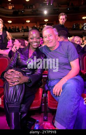Florence Kasumba und Nico Hofmann bei der 25. Verleihung der First Steps Awards 2024 al Theater des Westens. Berlino, 30.09.2024 *** Florence Kasumba e Nico Hofmann alla 25° presentazione dei First Steps Awards 2024 al Theater des Westens di Berlino, 30 09 2024 foto:XF.xKernx/xFuturexImagex First Steps 4942 Foto Stock