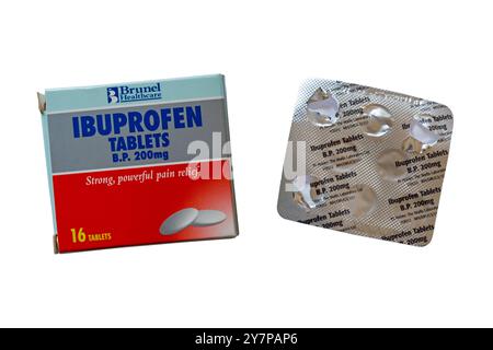 Scatola di cappellini di ibuprofene 200mg di Brunel Healthcare forte e potente sollievo dal dolore con confezione blister rimossa isolata su sfondo bianco Foto Stock