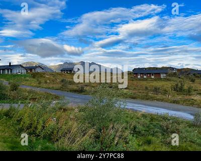 14 settembre 2024 Lofoten Links Lodges, HOV, Isole Lofoten, Norvegia Vista esterna sul ÒLodges di lusso del Lofoten LinksÓ Golf Club Foto Stock