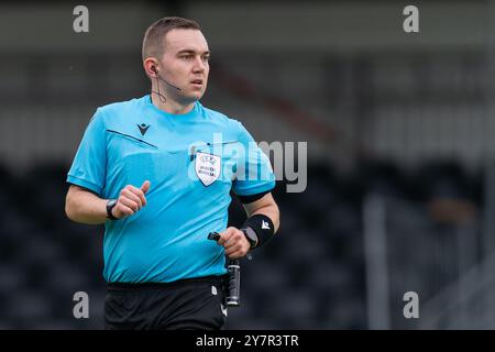 Eindhoven, Paesi Bassi. 1 ottobre 2024. EINDHOVEN, PAESI BASSI - 1 OTTOBRE: Arbitro Kevin o'Sullivan durante la partita di UEFA Youth Champions League 2024/25 tra il PSV Eindhoven e lo Sporting Clube de Portugal al PSV Campus de Herdgang il 1 ottobre 2024 a Eindhoven, Paesi Bassi. (Foto di Joris Verwijst/Agenzia BSR) credito: Agenzia BSR/Alamy Live News Foto Stock