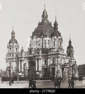 Fotografia d'epoca della nuova cattedrale (cattedrale di Berlino), il luogo di sepoltura degli Hohenzollerns, la famiglia regnante della Germania, Berlino. 1905 Foto Stock