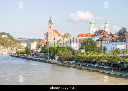 Passau, Germania - 19 settembre 2024: Vista sulla città vecchia di Passau sul Danubio, Baviera, Germania Foto Stock
