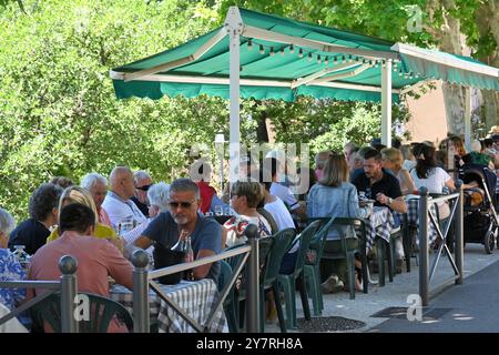Ristorante esterno, Pavement Restaurant, ristorante all'aperto o al fresco a Vauvenargues vicino Aix-en-Provence Provence Provence Francia Foto Stock