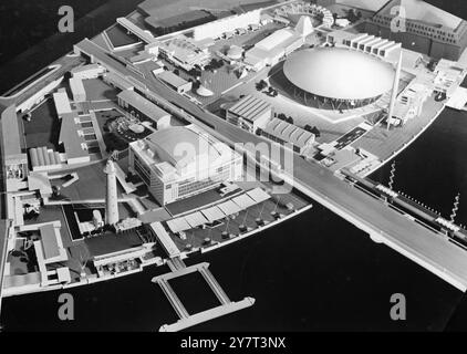 ANTEPRIMA DELLA MOSTRA DI SOUTHBANK un aviatore che seguiva il corso del Tamigi attraverso Londra il prossimo anno avrebbe avuto una vista simile alla mostra di South Bank, il momento culminante del Festival of Britain del 1951. Qui in un modello si trova la mostra così come apparirà al termine . Il grande spettacolo sarà aperto da maggio a settembre , con 60.000 visitatori in grado di ammirare i suoi 27 acri in tutta comodità in qualsiasi momento . Tra le strutture spiccano la CUPOLA DELLA SCOPERTA (edificio circolare in alto a destra) la snella SKYLON, che punta 300 piedi verso l'alto (vicino alla cupola), la ROYAL FESTIVAL HALL Foto Stock