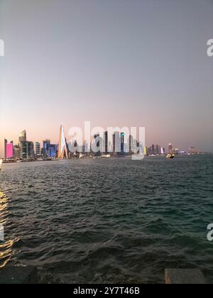 Splendido edificio moderno dal design unico a West Bay, Doha Foto Stock