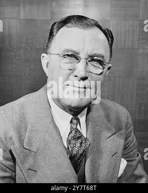 CAPO DELLA MOBILITAZIONE INDUSTRIALE AMERICANA, il signor Charles E. Wilson, ex capo della General Electric Company, che dirige il gigantesco programma di mobilitazione industriale americano. Durante la seconda guerra mondiale, è stato vicepresidente esecutivo del Consiglio di produzione della guerra. Ora, l'uomo d'affari abile ed esperto deve svolgere un ruolo chiave nel più grande programma di riarmo e difesa nella storia del suo paese in tempo di pace. A seguito della dichiarazione dello Stato di emergenza Nazionale del Presidente Truman, i sindacati industriali e i responsabili della produzione hanno manifestato la loro disponibilità a sostenere il programma. Il braccio del Senato Foto Stock