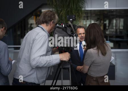 L'AIA - il ministro Caspar Veldkamp (affari esteri) parla alla stampa al ministero. I Paesi Bassi aiuteranno i civili a lasciare il Libano. Il ministero prevede di rimpatriare i cittadini olandesi. Il trasporto aereo militare sarà fornito nei prossimi giorni. ANP JEROEN JUMELET netherlands Out - belgio Out Foto Stock