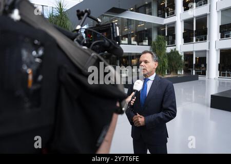 L'AIA - il ministro Caspar Veldkamp (affari esteri) parla alla stampa al ministero. I Paesi Bassi aiuteranno i civili a lasciare il Libano. Il ministero prevede di rimpatriare i cittadini olandesi. Il trasporto aereo militare sarà fornito nei prossimi giorni. ANP JEROEN JUMELET netherlands Out - belgio Out Foto Stock