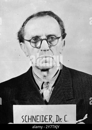 Dr. Christian Schneider in attesa di processo al processo NurembergIG Farben 1947 Foto Stock