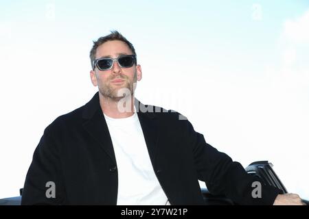 1° ottobre 2024, Dinard, Bretagne, Francia: OLIVER JACKSON-COHEN arriva per il Dinard Festival of British Cinema 2024 a Dinard, Francia (Credit Image: © Mickael Chavet/ZUMA Press Wire) SOLO PER USO EDITORIALE! Non per USO commerciale! Foto Stock