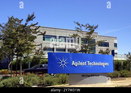 Palo alto, California: Aigilent Technologies produce prodotti per test e misurazioni, ha annunciato lunedì che licenzierà 4.000 lavoratori. Aigilent Technologies è un prodotto derivato da Hewlett-Packard. Foto scattata martedì 21 agosto 2001 presso la sede centrale di Aigilent Technologies. Foto Stock
