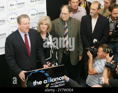 Palo alto, CA, l'ex vicepresidente al Gore e sua moglie Tipper hanno partecipato a una conferenza stampa a Palo alto, CA, venerdì 12 ottobre 2007, dopo aver ricevuto il Premio Nobel per la pace 2007 condiviso con il panel delle Nazioni Unite. Foto Stock