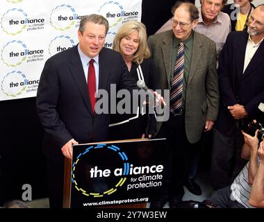 Palo alto, California: L'ex vicepresidente al Gore e sua moglie Tipper partecipano a una conferenza stampa dopo aver ricevuto il Premio Nobel per la pace 2007 condiviso con il panel delle Nazioni Unite. 12 ottobre 2007 Foto Stock