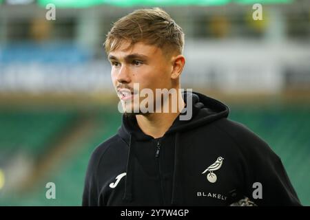 Callum Doyle di Norwich City arriva a Carrow Road prima del match per il titolo Sky Bet, Norwich City vs Leeds United a Carrow Road, Norwich, Regno Unito, 1 ottobre 2024 (foto di Izzy Poles/News Images) Foto Stock