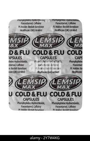 Confezione blister di capsule Lemsip Max Cold & flu isolate su sfondo bianco - per febbre, mal di testa, naso bloccato, dolori corporei, mal di gola Foto Stock