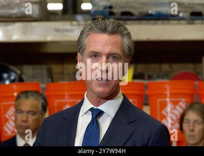 San Jose, CA - 16 agosto 2024: Il governatore Gavin Newsom parla a una conferenza stampa che annuncia 10 nuove leggi, una legislazione innovativa mirata ai combati Foto Stock