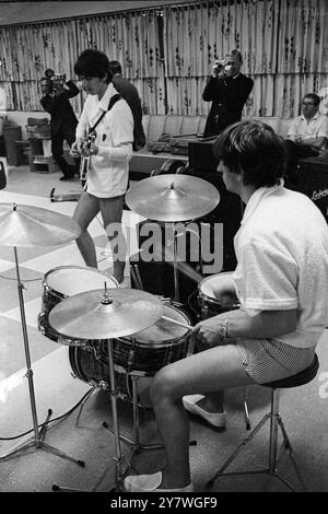 I Beatles fotografati durante le prove per uno show televisivo a Miami , Florida . 14 febbraio 1964 Foto Stock